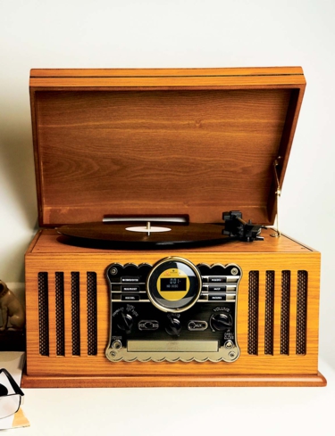 Steepletone Nostalgic Music Centre with DAB Radio