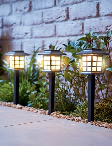 Set of 12 Super Solar Garden Lights